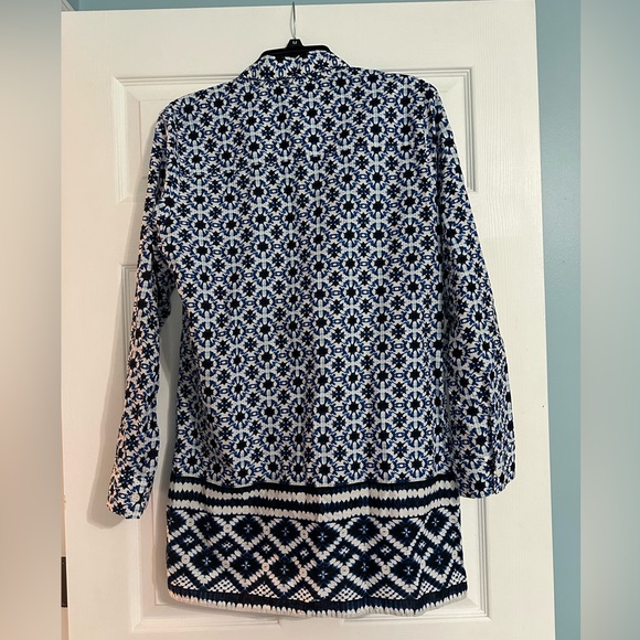 Tommy Bahama Women’s Blue and White  Boyfriend shirt Cover Up - Size Large - Picture 2 of 4